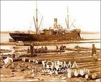 Погрузка бревен на пароход